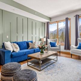 Luxurious Condo Mountain Views Hot-tub and Billiards