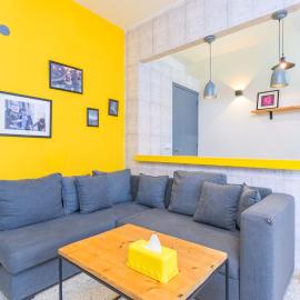 Ideal - Cozy Studio & Balcony in Mar Mikhael, hotel u gradu Al Mudawwar