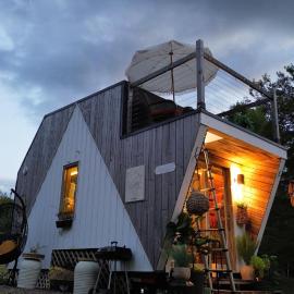 Farm Stay Tiny Home, Fire Pit, Lakes Region, Hotel in Gilmanton