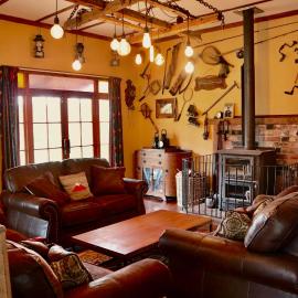 Tongariro Cottage - Hot Tub - Bring Your Dog!, hotel in Raurimu