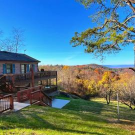Mountain View Log Cabin - Cozy cabin in the Blue Ridge Mountains、Stanleyのホテル