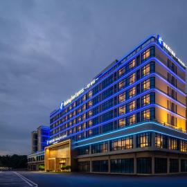 Holiday Inn Express Guangzhou Baiyun Airport T2 by IHG, Hotel in Huadu