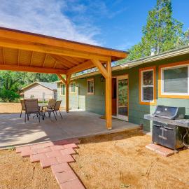 Dog Friendly! Peaceful Wooded Retreat in Prescott, hotel en Prescott