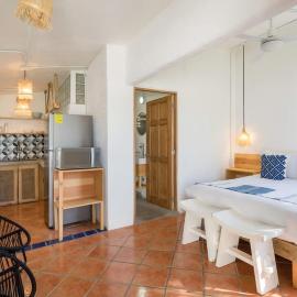 Cozy Studio Steps from Beach & Surf، فندق في بونتا مِيتا