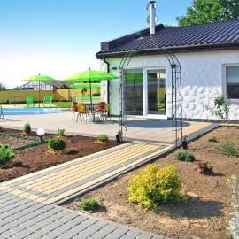 Large holiday villa with summer pool and sauna, hotel u gradu 'Sieciemin'