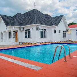 BNJ Royal Palace, hotel in Bagamoyo
