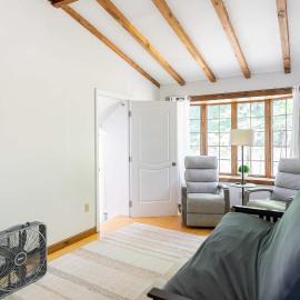 Spacious Two Bedroom Apartment, hotel en Wayland