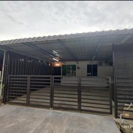28 Pauh Indah Homestay, hotell i Arau