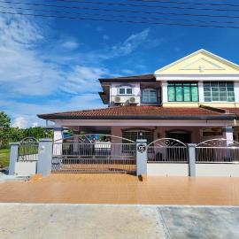 Place to stay kuching near airport 12 pax, hotel u gradu Kampong Pangkalan Kuap