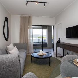 303 Seahorse - Premium 2 Bedroom Apt with Pool & Parking