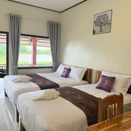 DONDET Suns down 1 Guesthouses riversides view, hotel in Ban Donsôm Tai