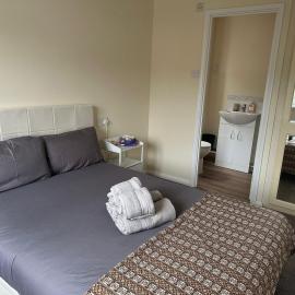 Modern 3 Bed Home for 6 near Heathrow