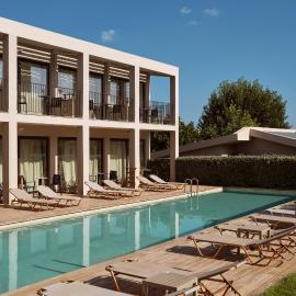 New Beach Hotel, Hotel in Planos