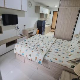 Apartemen Springwood by tuliproom, hotel v destinácii Pakulonan Dua