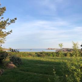 Maison 100 m de la mer, Superbe vue, hotel in Trégastel