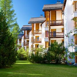 Schweizerhof Ferienwohnungen Lenzerheide 5, хотел в Лензерхайде