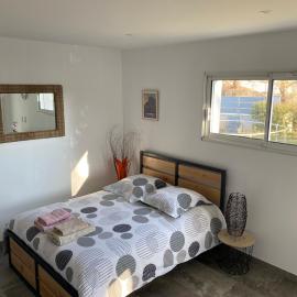 Studio au calme avec terrasse et parking privé