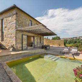 Romantic Lemon Grove Cottage with Private Pool - Oporto Lemon Farm, near Porto, hotel u gradu 'Valpedre'