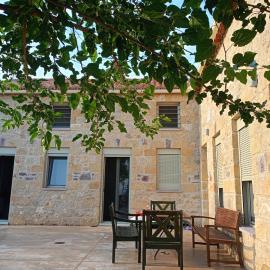 ALONI retreat, hotel in Proástion