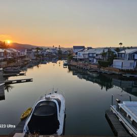 Waterfront - Lagoon View 2BR Getaway Perfect for Relaxation