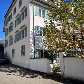 Spacious light-flooded apartment with garden at Lake Zurich, hotel em Männedorf