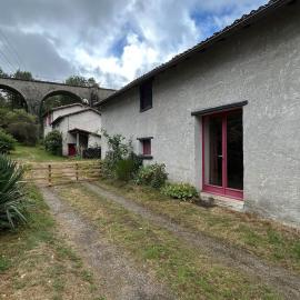 Country House - 5 people, hotel in La Chapelle-Bertrand