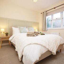 Orchard House By N And N Stays, Three Bed House in Semington near Bath, Perfect for corporate, contractor teams and families visiting the area, two Private Parking spaces, free WIFI, long stays welcomed
