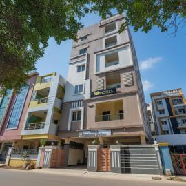 FabHotel Eminent - Patel Nagar, 0riental University