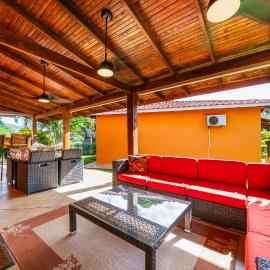 Villaggio 376 - BBQ, Pool, Garden, Smart TV, Parking, AC, King Bed, Laundry facilities