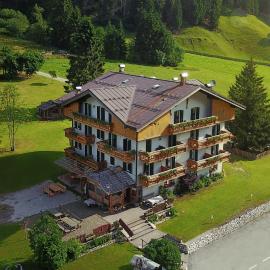 Rifugio Cereda - Dormitory, hotelli kohteessa San Martino di Castrozza