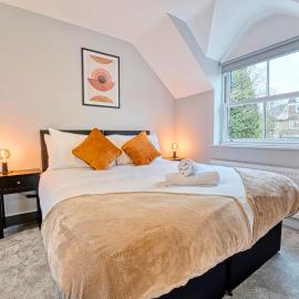 3 Bed House with Office Space in Coventry, by ARP Homes, Central, Driveway & Garage, Garden, Ideal for Contractors, Families & Long stays, hotel u gradu Koventri