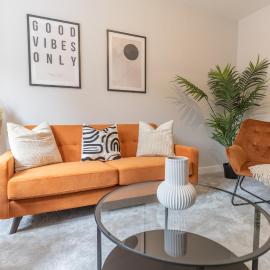 4 Bed House in Coventry City Centre, by ARP HOMES, Driveway & Garage, Big Garden, Ideal for Contractors, Families and Long Stays, hotelli kohteessa Coventry