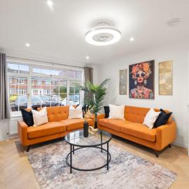4 Bed House in Maidenhead, by ARP Homes, Driveway & Big Private Patio, Perfect Location for Business and Family Stays