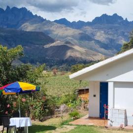 Cottage in nature in Sacred Valley with mountain views, Hotel in Huayllabamba
