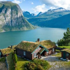 Panoramic Cabin With Fjord Views In Valldal, hotel v mestu Valldal