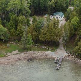 Waterfront 2-BR Cottage Retreat in Manitoulin Island, hotel a Kagawong