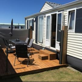 NORDSEE GLAMPING Mobilheim Chalet 2467, hotel u gradu 'Bredene'