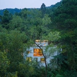 LUMA House, hotel u gradu Sóc Sơn