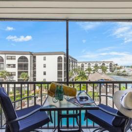 Pleasant condo with spectacular views, pools and spas, hotel in Marco Island