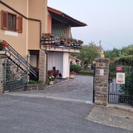 Apartma PANORAMA, hotel a Marezige