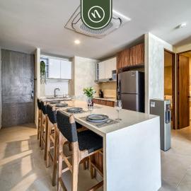 Luxury 2 BR Condo Near Beaches - Pools - Gym