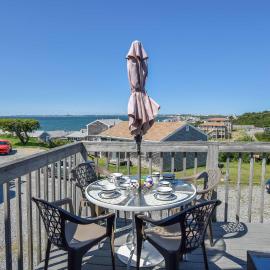 12216 - Beautiful Views of Cape Cod Bay Access to Private Beach Easy Access to P-Town โรงแรมในทรูโร