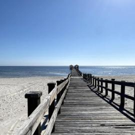 White Sand Getaway steps from Beach, hotel in Gulfport