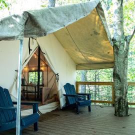 Blue Heron's Nest - Glamping Tent in the Gorge with AC, hotel sa Rogers