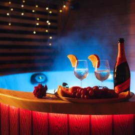 Domki KOLONIA LEŚNA z sauną i gorącą balią, hotell i Radków