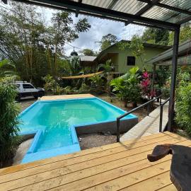 Monkey House & Camping, hotel in Drake