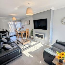 Castleford nest 3 bed driveway 2 Free Parking 6ppl, hotel in Featherstone