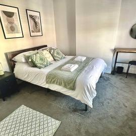 Barber House - Cosy Stylish 2 bed - Sleeps…, hotel in Eastwood