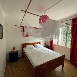 Haut de maison à Deshaies proche de Grande Anse