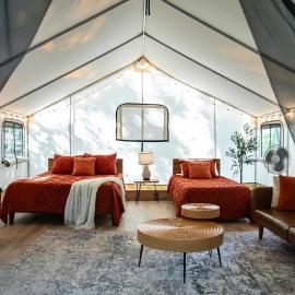 Robin's Nest-Lux Camping Tent in the Gorge, hotell i Rogers